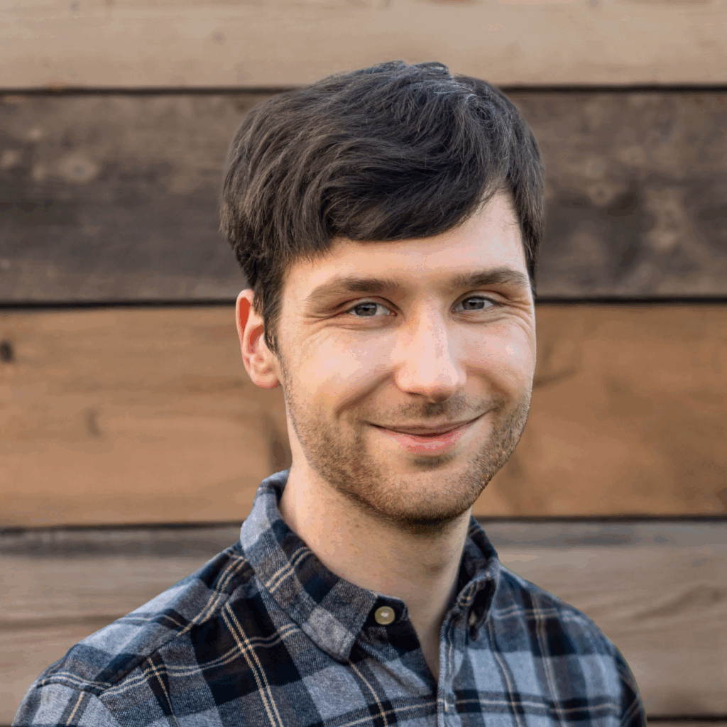 Tom Ayling Hiyield headshot.
