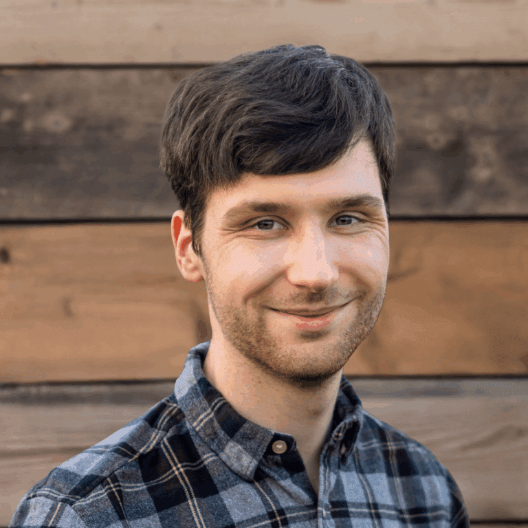 Tom Ayling Hiyield headshot.